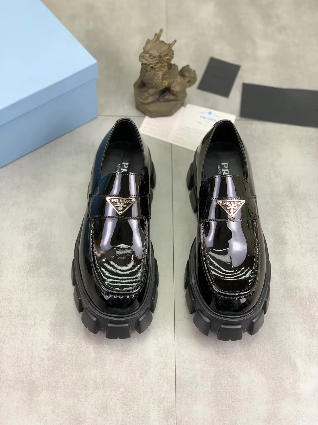 Men's shoes 💰P500 new style 💰 💎💎💎Water-dyed cow lining Original quality PRADA —🆘.Prada Original purchase agent, high-end business leather shoes, fabric: Made of Italian imported open-edge beaded cowhide material ➕Water-dyed cow lining/cowhide lining➕Specially available original outsole, fine workmanship, real-life photos🎬size: 39-45